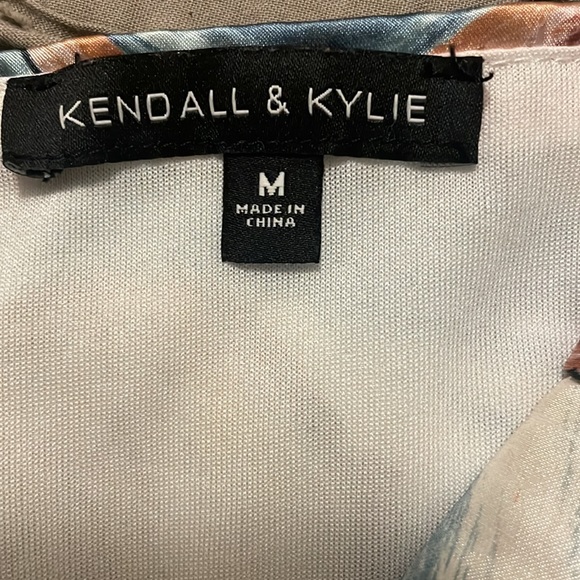 A Marble Crop top Corset Made By Kendall & Kylie size Medium, Silk. - Picture 3 of 3